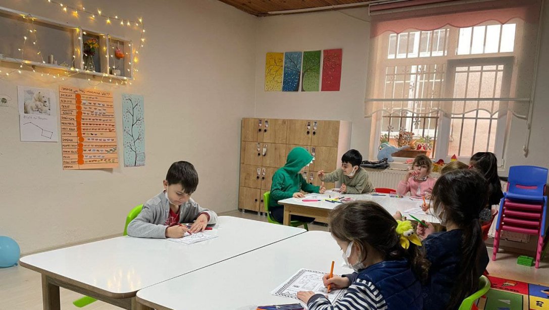 75. Yıl İlkokulu Anasınıfının Çalışma Masaları ve Sınıf Dolapları Yenilendi