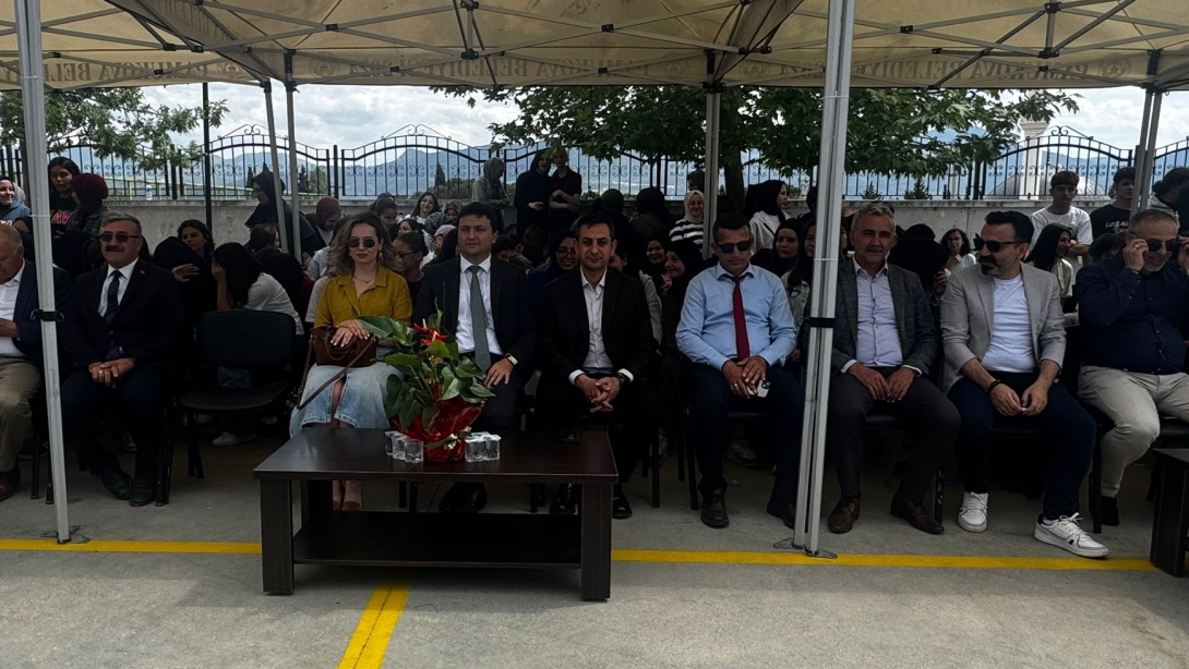 Pamukova Akhisar Anadolu Lisesi ev sahipliğinde, Baharın müjdecisi Hıdırellez İlçe Kutlama Programı gerçekleştirdi.
