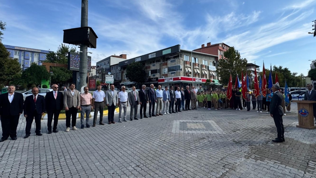 İlköğretim Haftası kapsamında Çelenk Töreni gerçekleştirildi.
